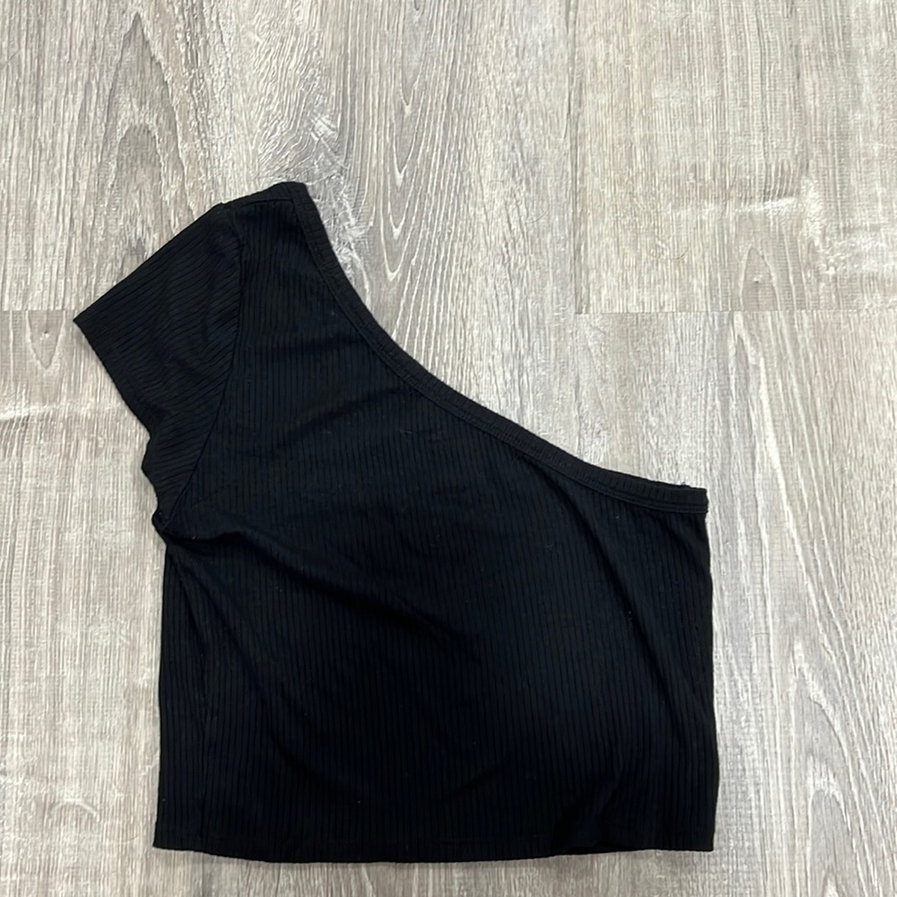 Emma and Sam LF black crop top